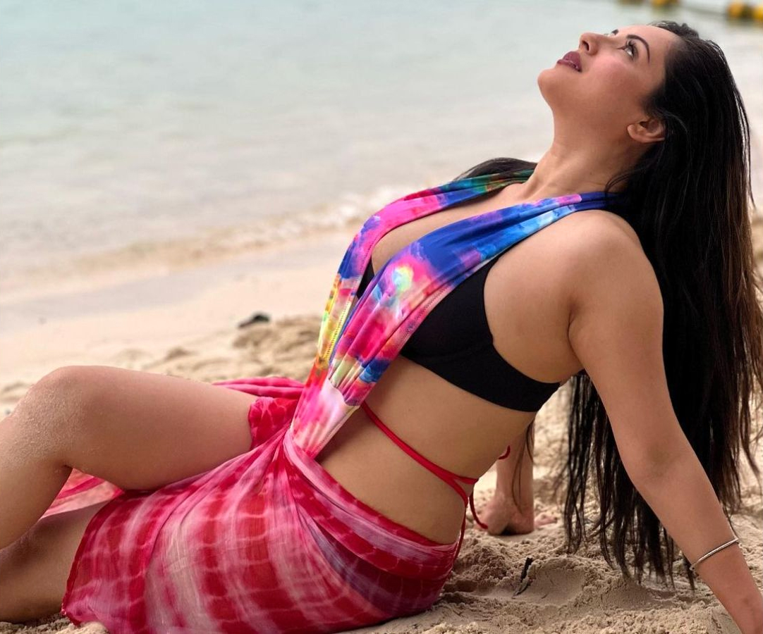 एक बच्चे की मां होकर भी बेहद गॉर्जियस है पवन सिंह की ये एक्ट्रेस : Puja Banerjee Photo