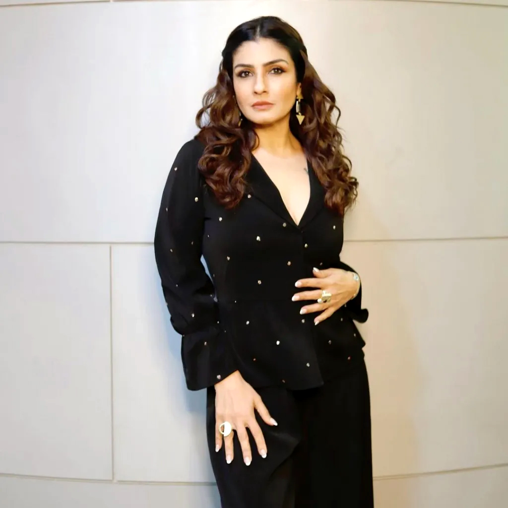 फिटनेस में रवीना टंडन देती हैं कई हसीनाओं को टक्कर : Raveena Tandon Photo