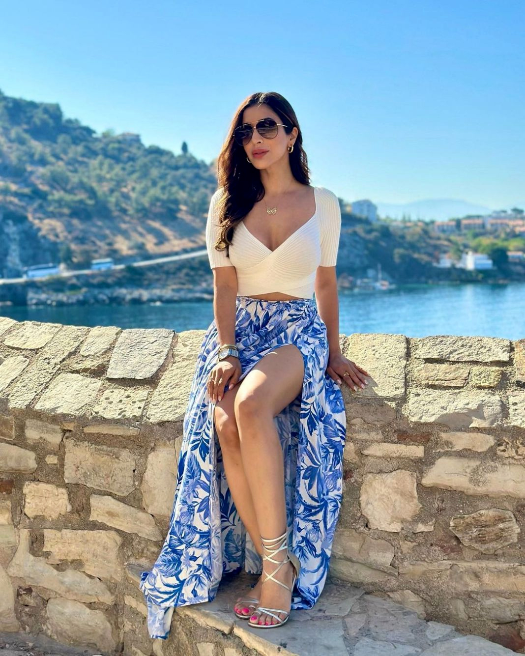 सोफी चौधरी ने क्लिक कराईं हसीन तस्वीरें : Sophie Choudry Photo