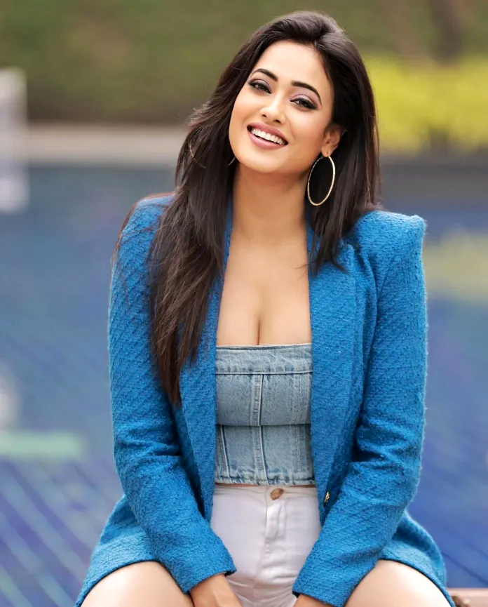 शॉर्ट ड्रेस में श्वेता तिवारी ने मचाई तबाही : Shweta Tiwari Photo