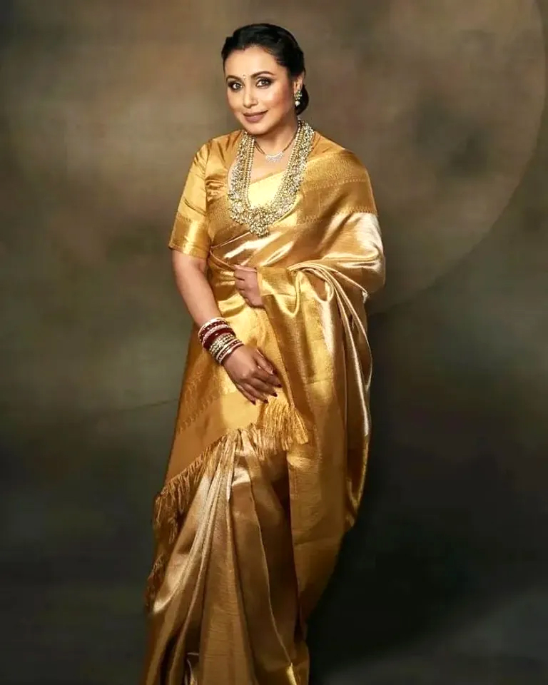 रानी मुखर्जी का साड़ी में दिखा रॉयल लुक : Rani Mukerji Photo