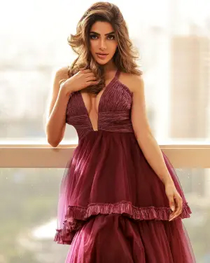 निक्की तंबोली ने हॉटनेस दिखाकर मचाया गदर : Nikki Tamboli Photo