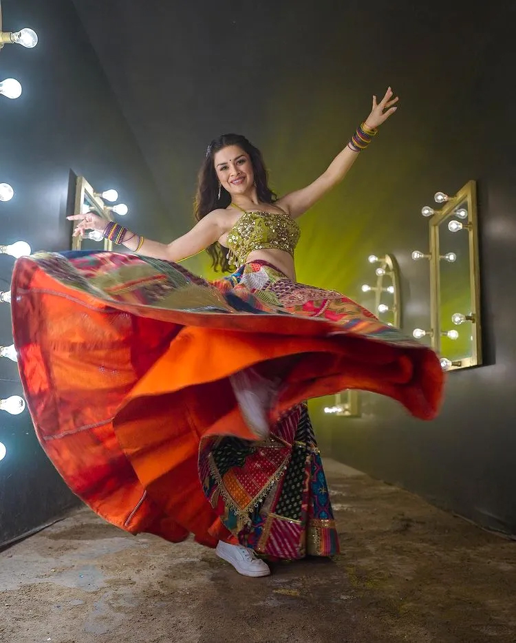 अवनीत कौर ने नवरात्रि के दिन दिखाया गरबा लुक : Avneet Kaur Photo