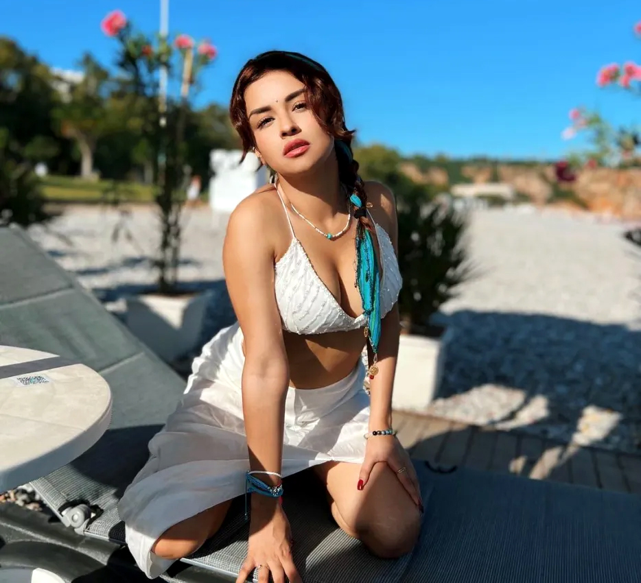 ‘बीच बेबी’ बन अवनीत कौर ने कराया हॉट फोटोशूट : Avneet Kaur Photo