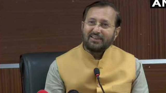 दिल्ली-NCR में प्रदूषण को लेकर केन्द्रीय मंत्री प्रकाश जावड़ेकर बोले, दिवाली पर पटाखे ना चलाएं