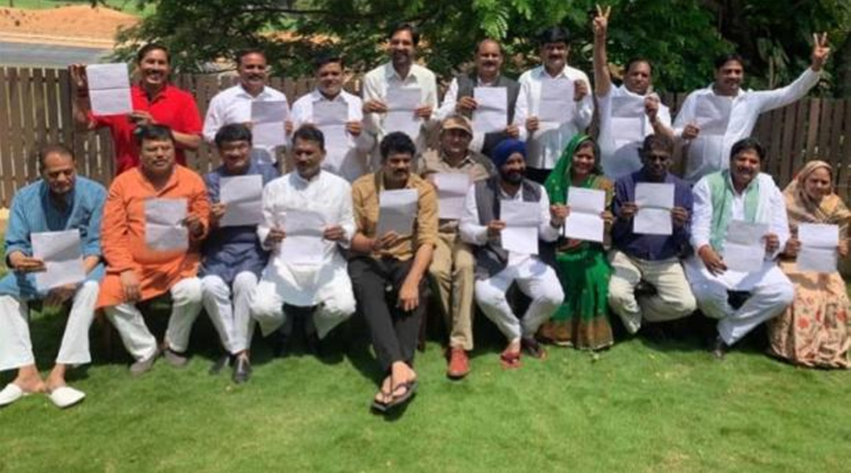 ज्योतिरादित्य सिंधिया ने दिया कांग्रेस से इस्तीफा : कमलनाथ और दिग्विजय के द्वारा सिंधिया की दर् किनारी कांग्रेस पर बड़ी भारी