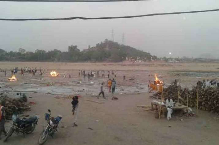 अपनों के हाथ खींचने पर ‘‘तपस्वी सेवा रथ” शवों को पहुंचा रहा श्मशान घाट