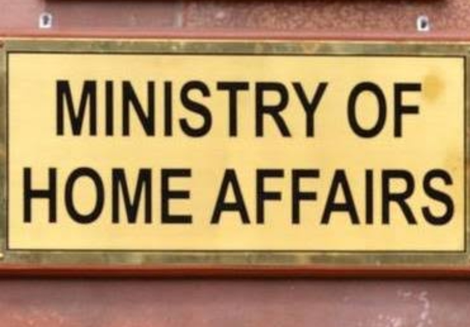 गृह मंत्रालय ने किया साफ सिर्फ सामान बेचने वाली दुकानें ही खुलेंगी, ना सैलून और ना शराब