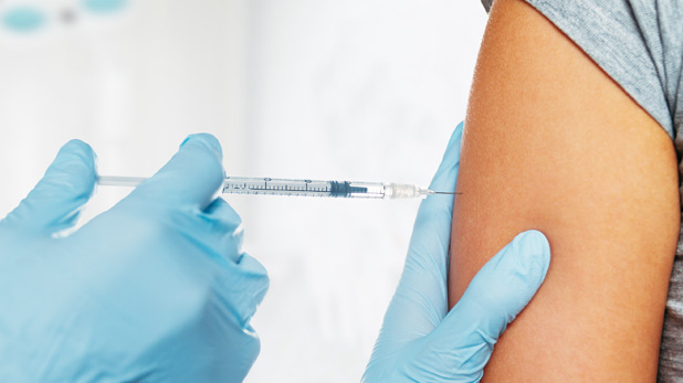 कोरोना का टीका इसी साल सितंबर या अक्टूबर तक आ सकता है कीमत होगी 1000 रुपये : अडर पूनावाला