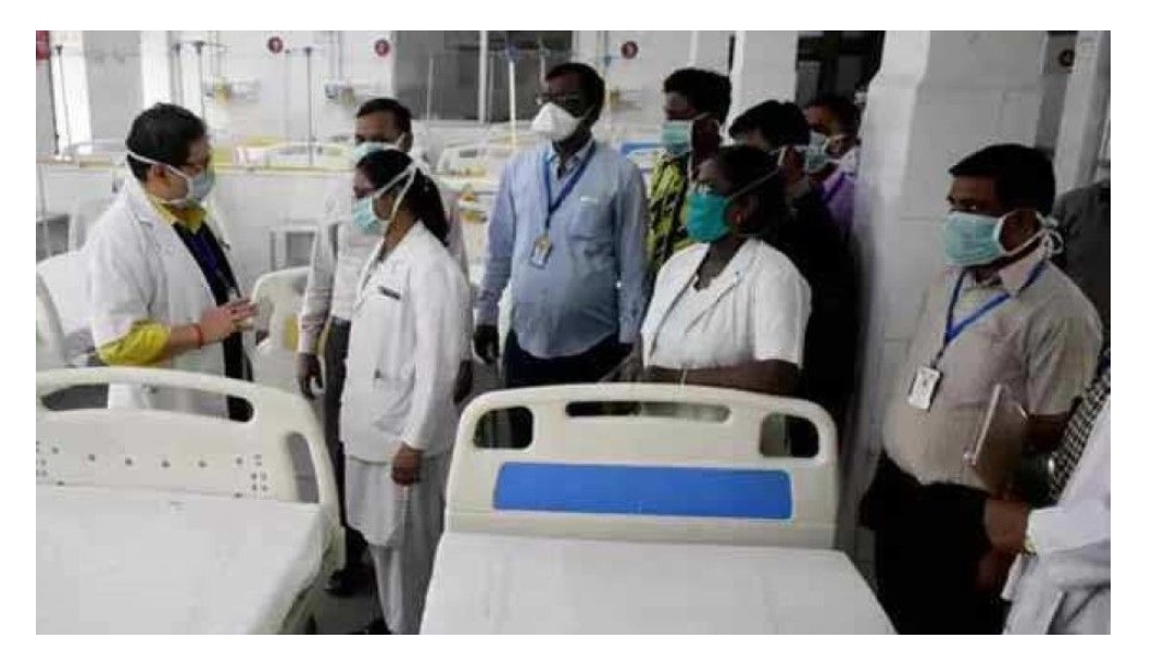 हर तरफ करोना की लाशें, बीच में कोरोना रोगी का इलाज!