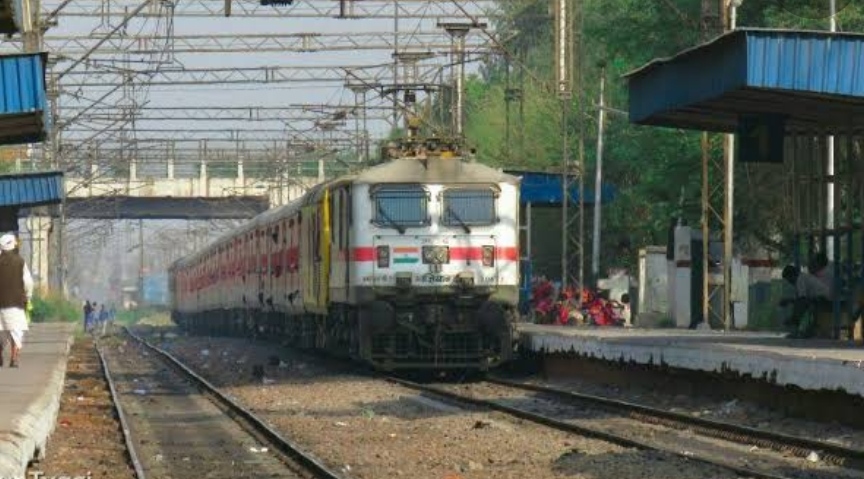 महाराष्ट्र के औरंगाबाद में दर्दनाक हादसा, रेल पटरी पर सो रहे 14 प्रवासी मजदूरों की ट्रेन से कटकर मौत