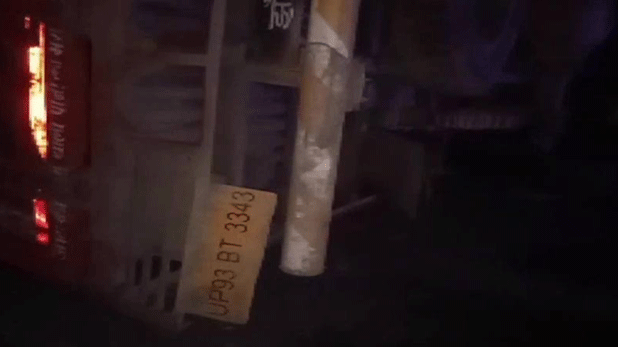 महोबा में डीसीएम ट्रक पलट जाने से तीन महिला प्रवासियों की मौत 