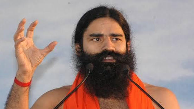 खुद को फंसते देख रामदेव ने मारी पलटी, कहा आप हमें गाली दो लेकिन