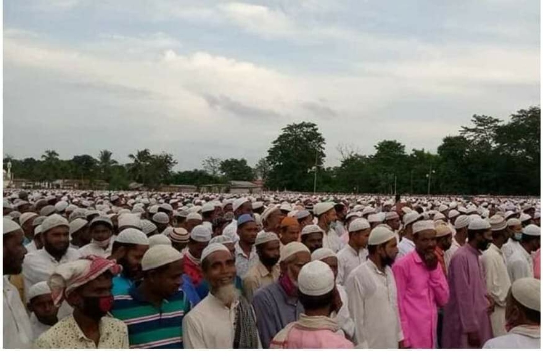 मौलाना के जनाज़े में हजारों लोग हुए शामिल, कोरोना के डर से 3 गांव सील