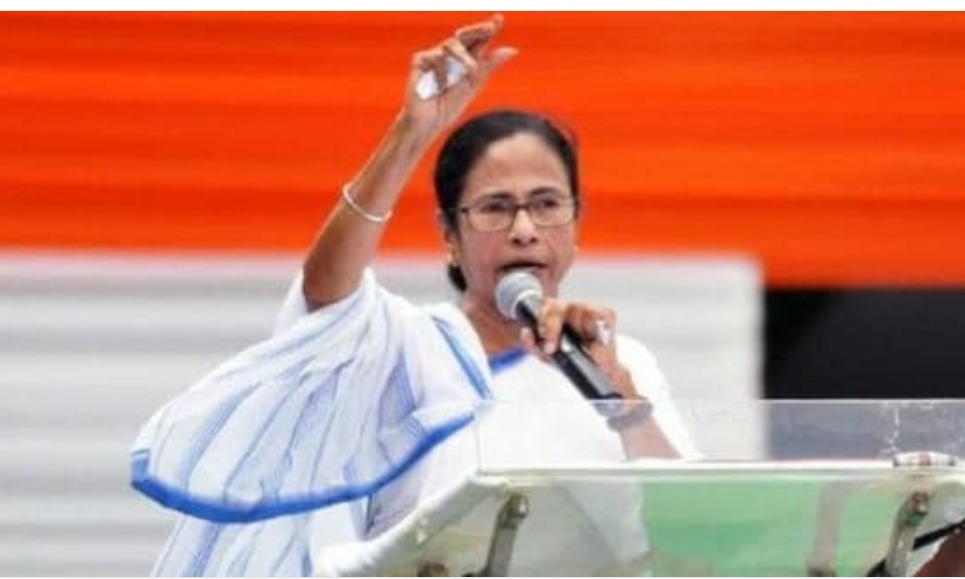 पश्चिम बंगाल: ममता बनर्जी ने 3 दिन के लॉकडाउन का किया ऐलान, मचा बवाल