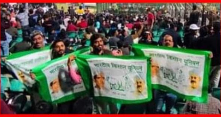 भारत-न्यूज़ीलैंड के चलते मैच के बीच दर्शक दीर्घा में दिखा ऐसा कुछ, देखकर हैरान रह गया हर कोई
