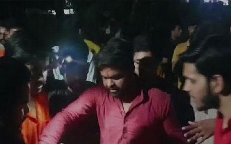 रामनवमी के दिन नॉन वेज को लेकर जेएनयू में एबीवीपी और लेफ्ट के छात्रों की झड़प