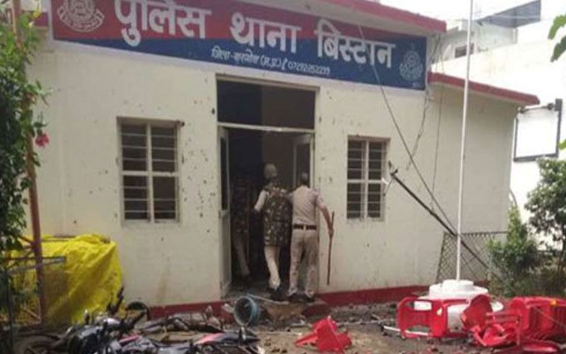 खरगोन जिले में रामनवमीं पर जुलूस पर पथराव के बाद भड़की हिंसा