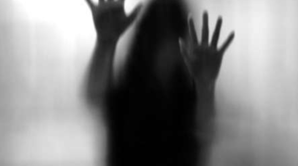 डेटिंग एप के जरीये मुलाकात के बाद युवती से होटल में रेप