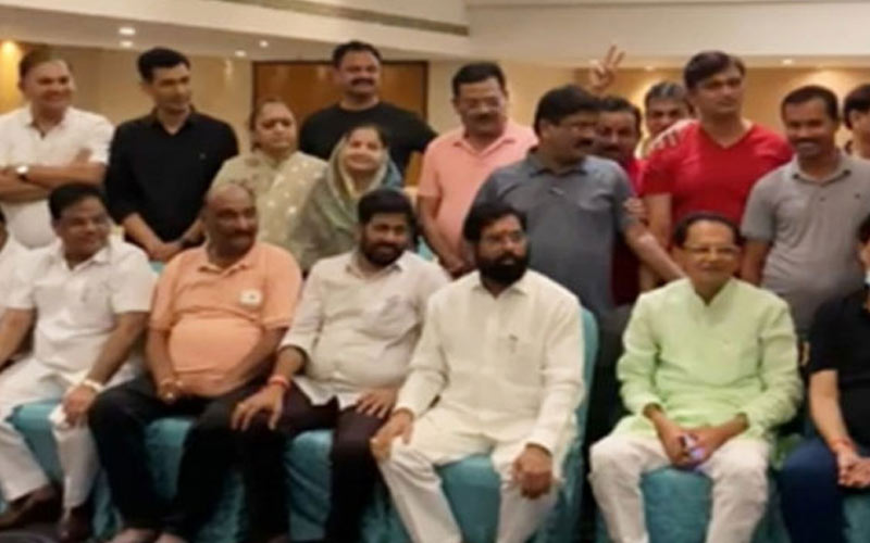 एकनाथ शिंदे को 34 विधायकों का समर्थन हासिल : राज्यमंत्री का दावा