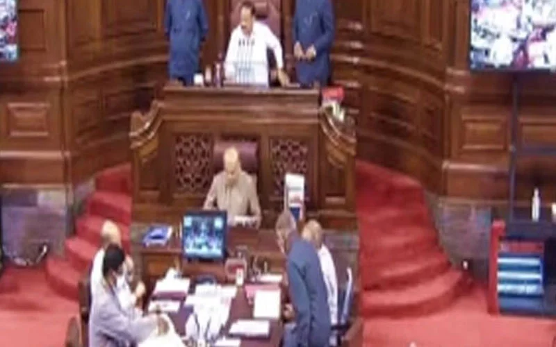 राज्यसभा से 3 और विपक्षी सांसद 1 हफ्ते के लिए निलंबित