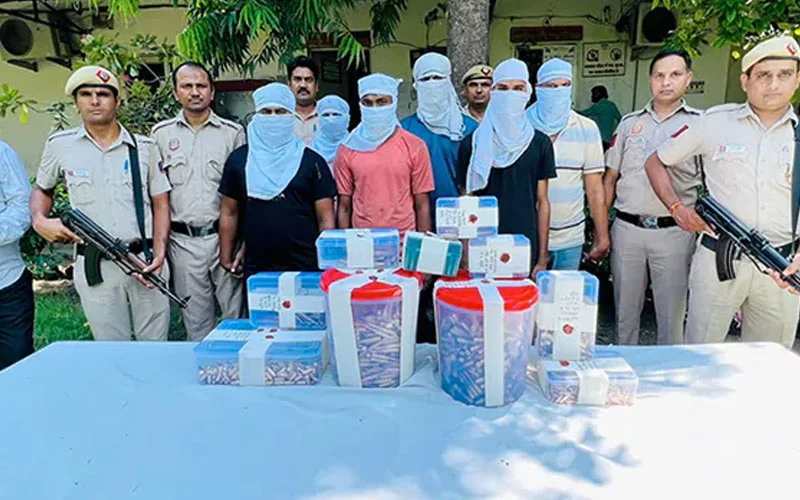 दिल्ली में मिले 2,000 से ज्यादा कारतूस, पुलिस का कहना है कि आतंकी एंगल से इंकार नहीं