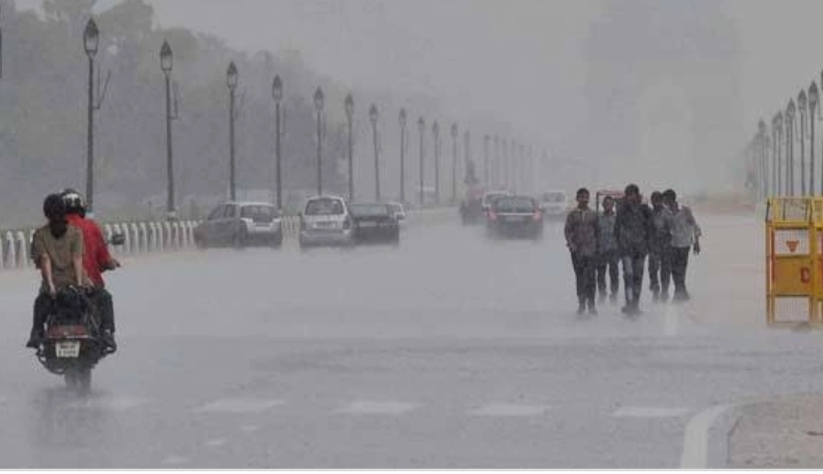 दिल्ली एनसीआर में हो सकती है हल्की बारिश बढ़ेगी ठण्ड