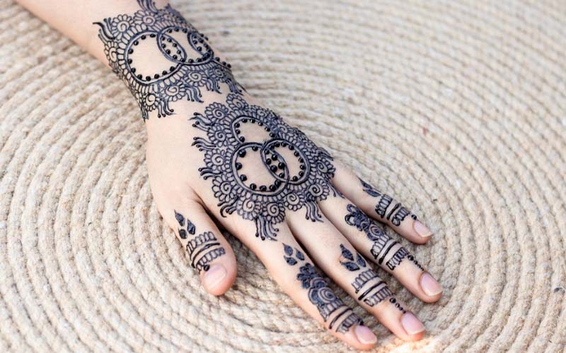 लेटेस्ट करवाचौथ ट्रेंडी मेहंदी डिजाइन