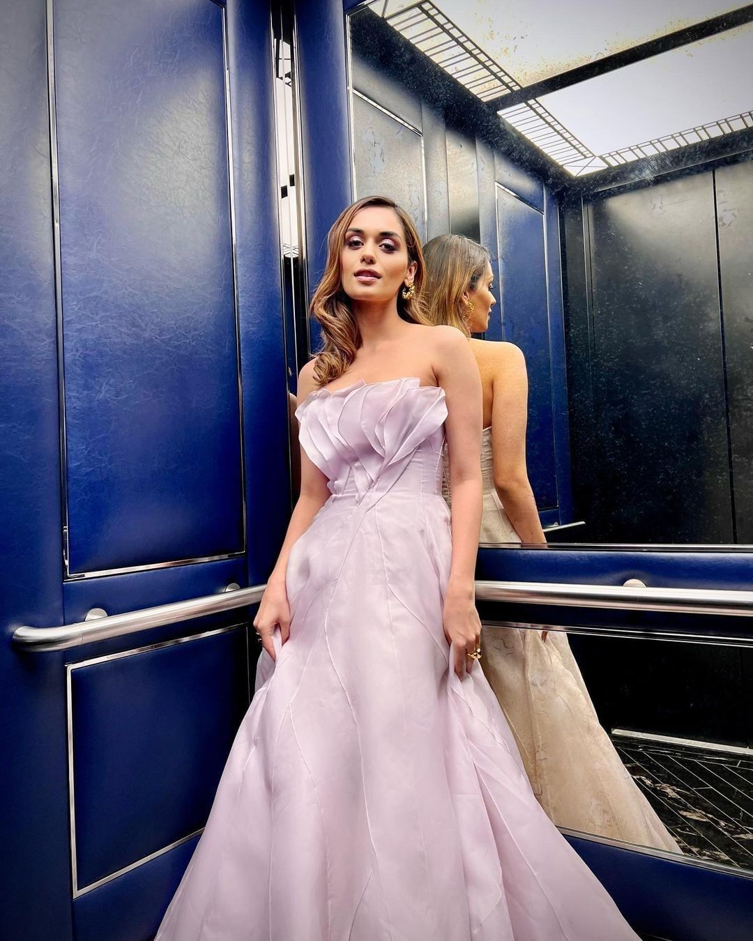 मानुषी छिल्लर लेटेस्ट फोटोशूट