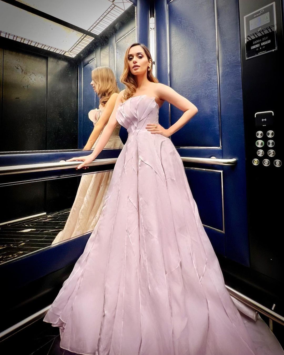 मानुषी छिल्लर फोटोशूट